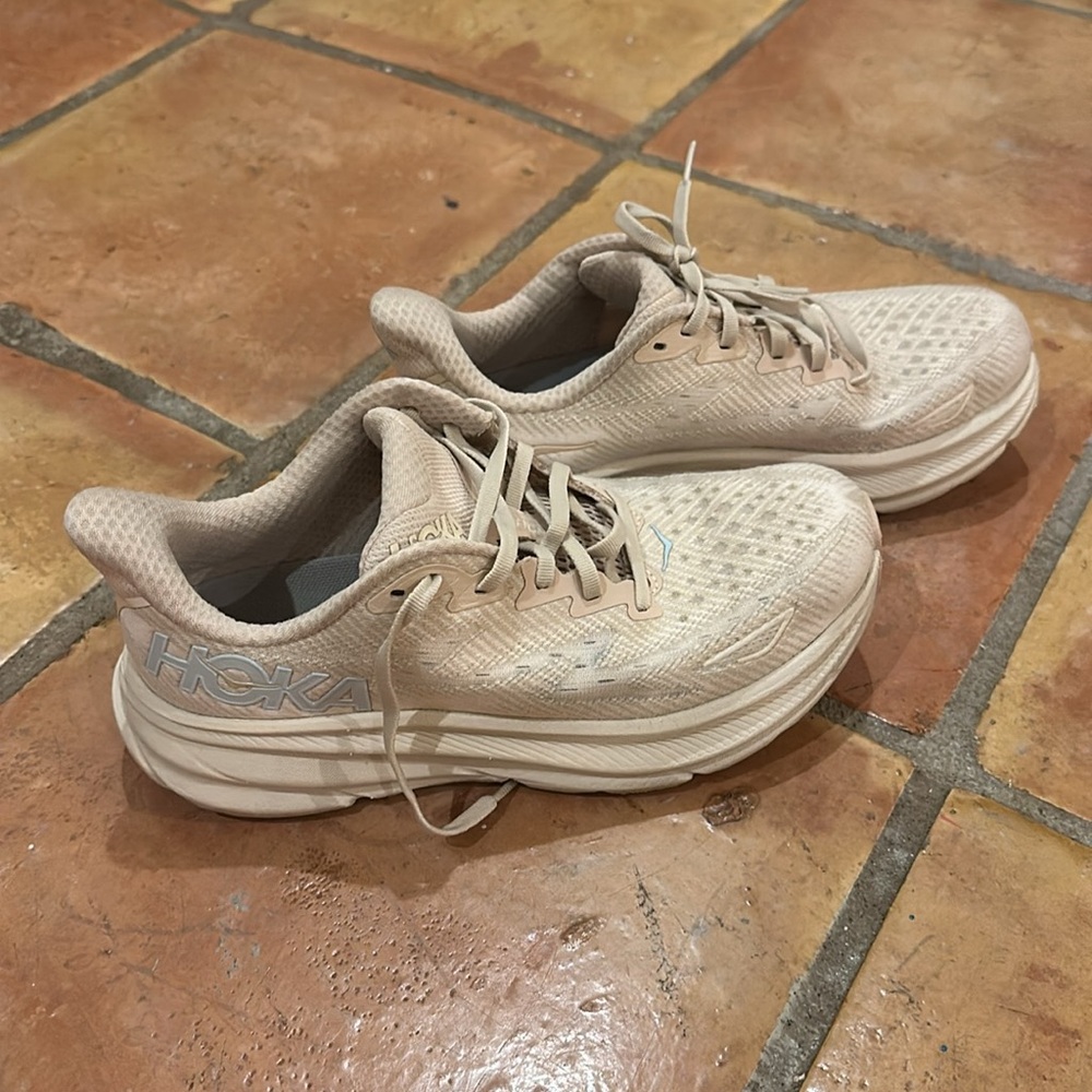 Women’s Clifton 9 Hoka’s neutral